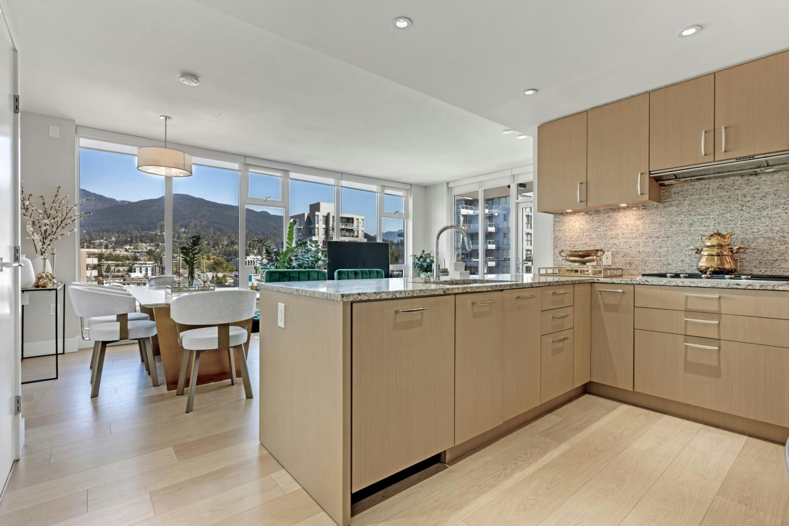 1401-150 W 15th Street, North Vancouver, BC, V7M 0C4