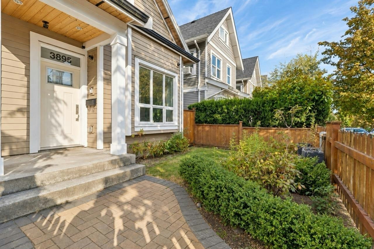 3895 Dumfries Street, Vancouver, BC, V5N 3S8