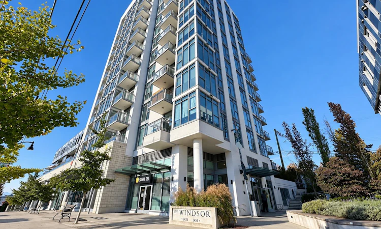 1105-2435 Kingsway