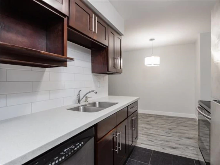 419-9867 Manchester Drive, Burnaby, BC, V3N 4P6 - 6