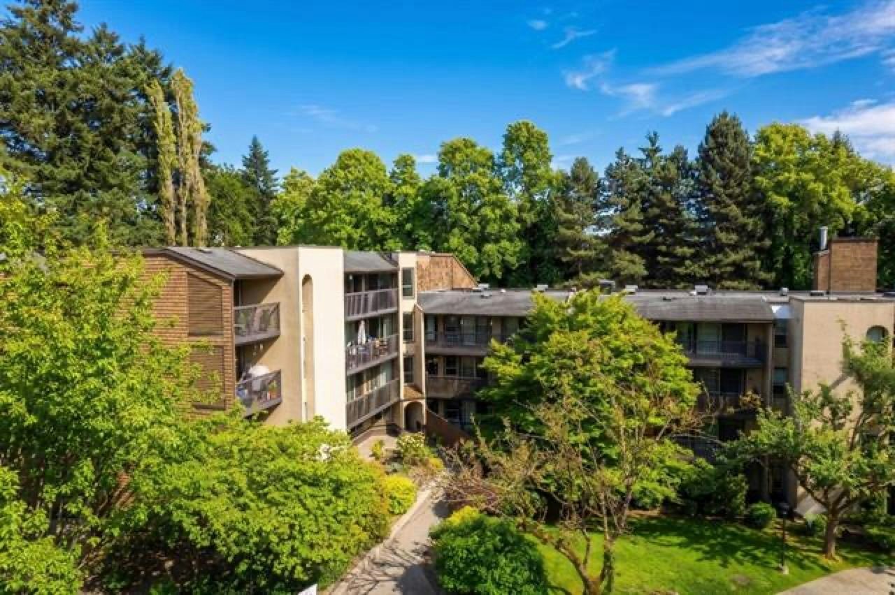419-9867 Manchester Drive, Burnaby, BC, V3N 4P6