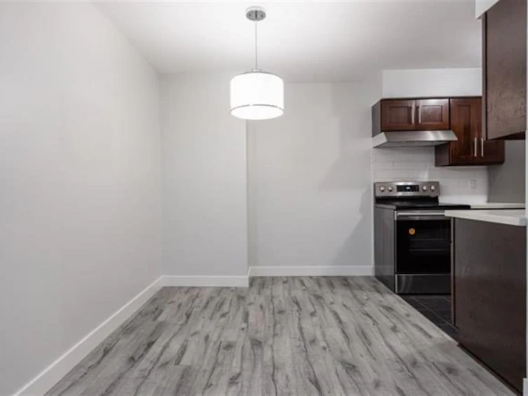 419-9867 Manchester Drive, Burnaby, BC, V3N 4P6 - 8