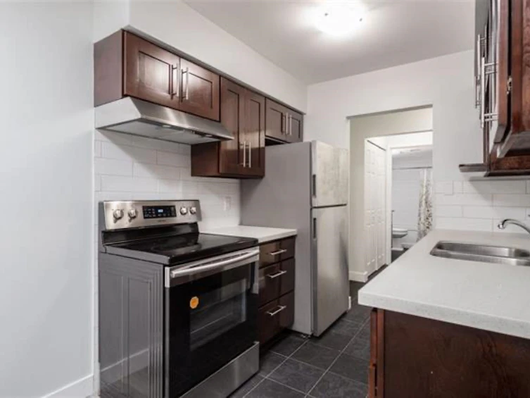419-9867 Manchester Drive, Burnaby, BC, V3N 4P6 - 5