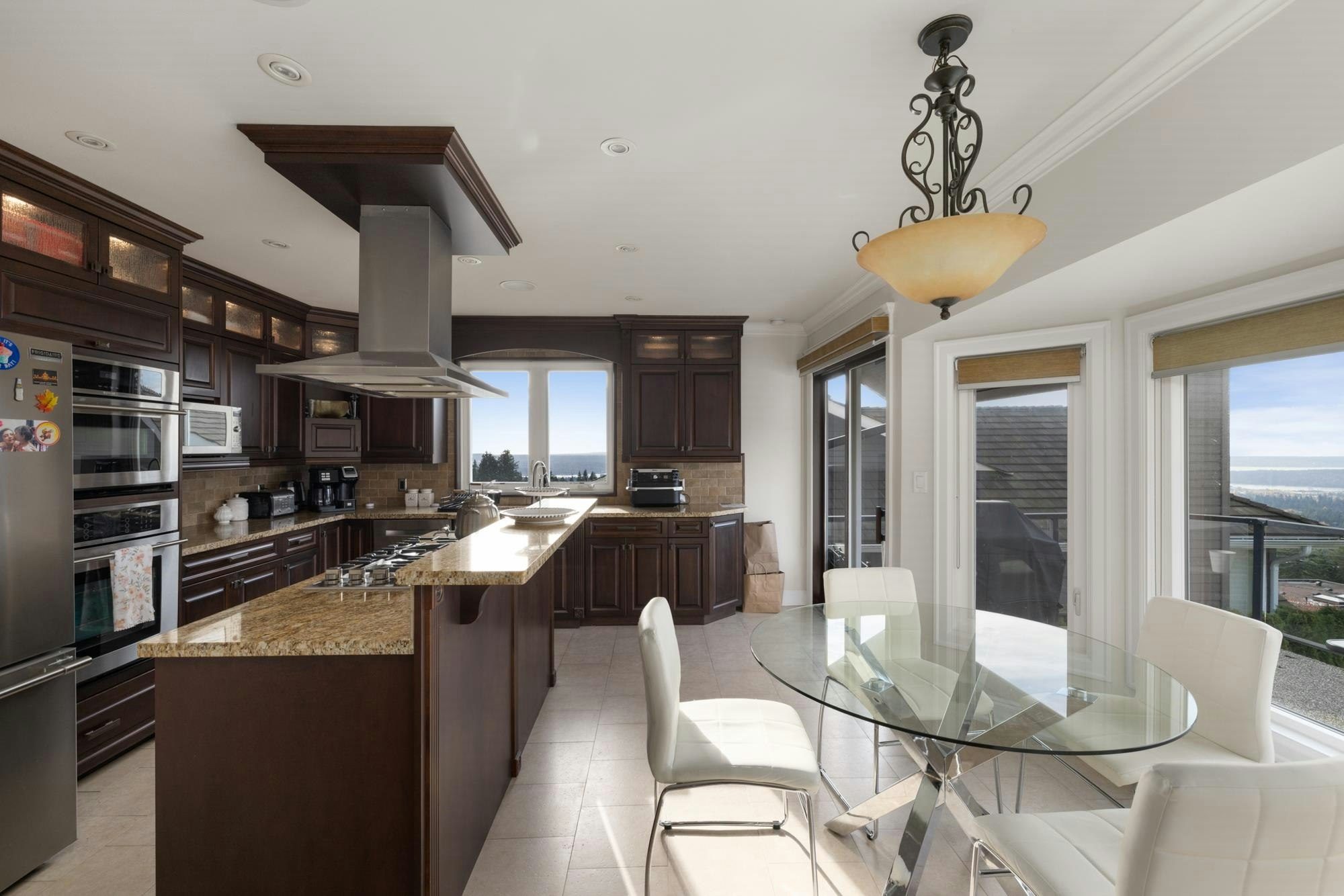 4050 St. Pauls Avenue, North Vancouver, BC, V7N 1T5 - 3
