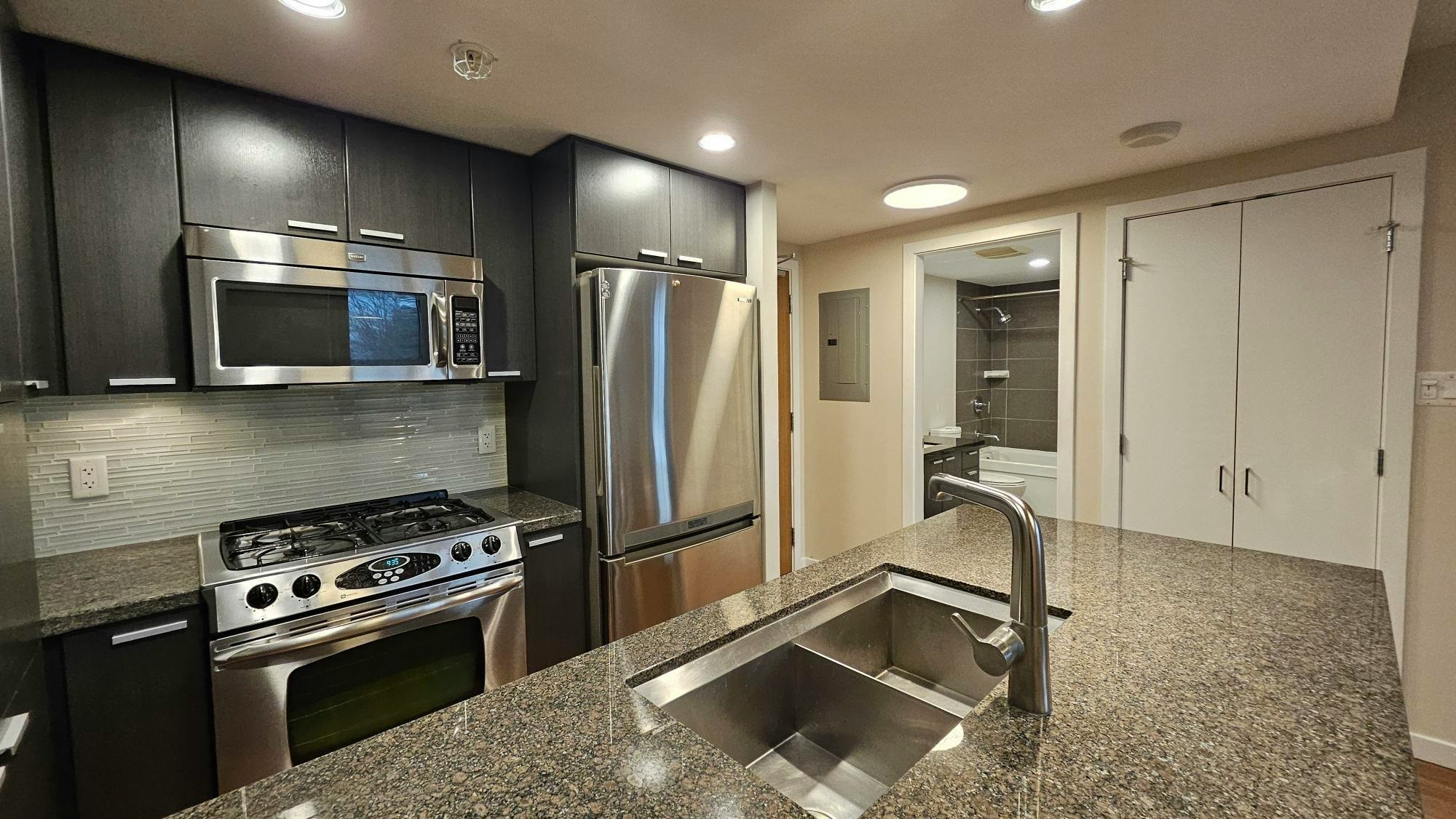 403-2200 Douglas Road, Burnaby, BC, V5C 0G8 - 4