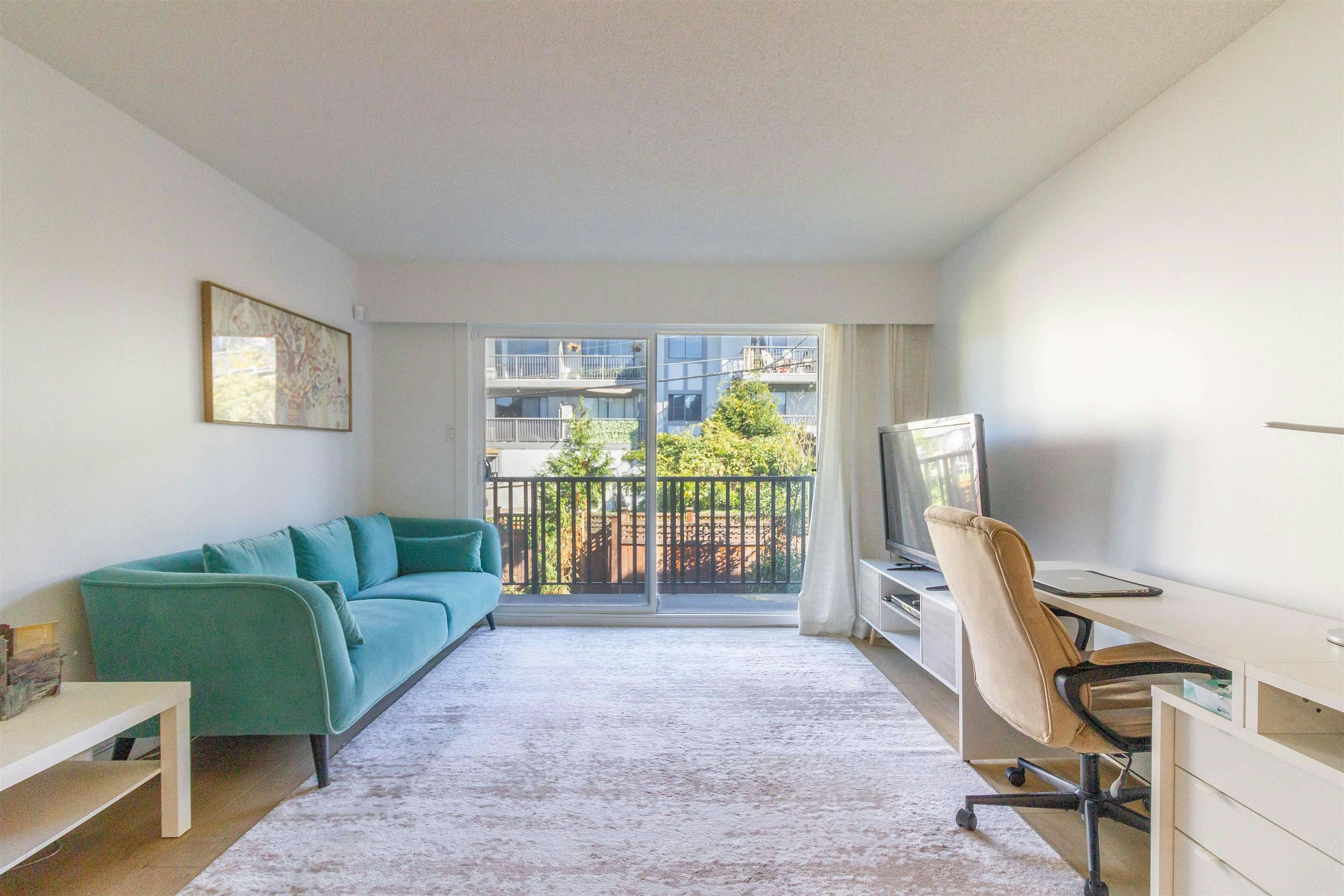 210-270 W 1st Street - 4