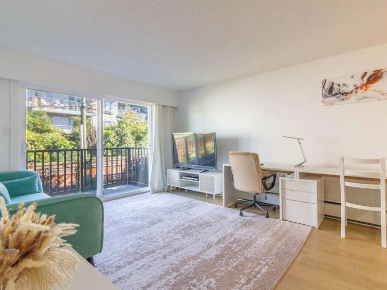210-270 W 1st Street, North Vancouver, BC, V7M 1B4 - 2