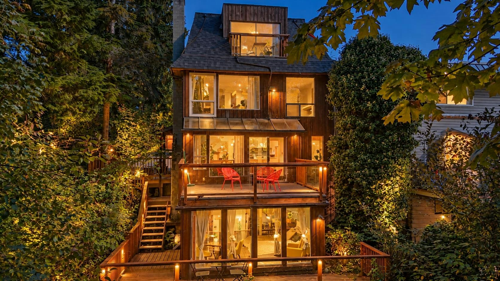 2069 Westview Drive, North Vancouver, BC, V7M 3B1