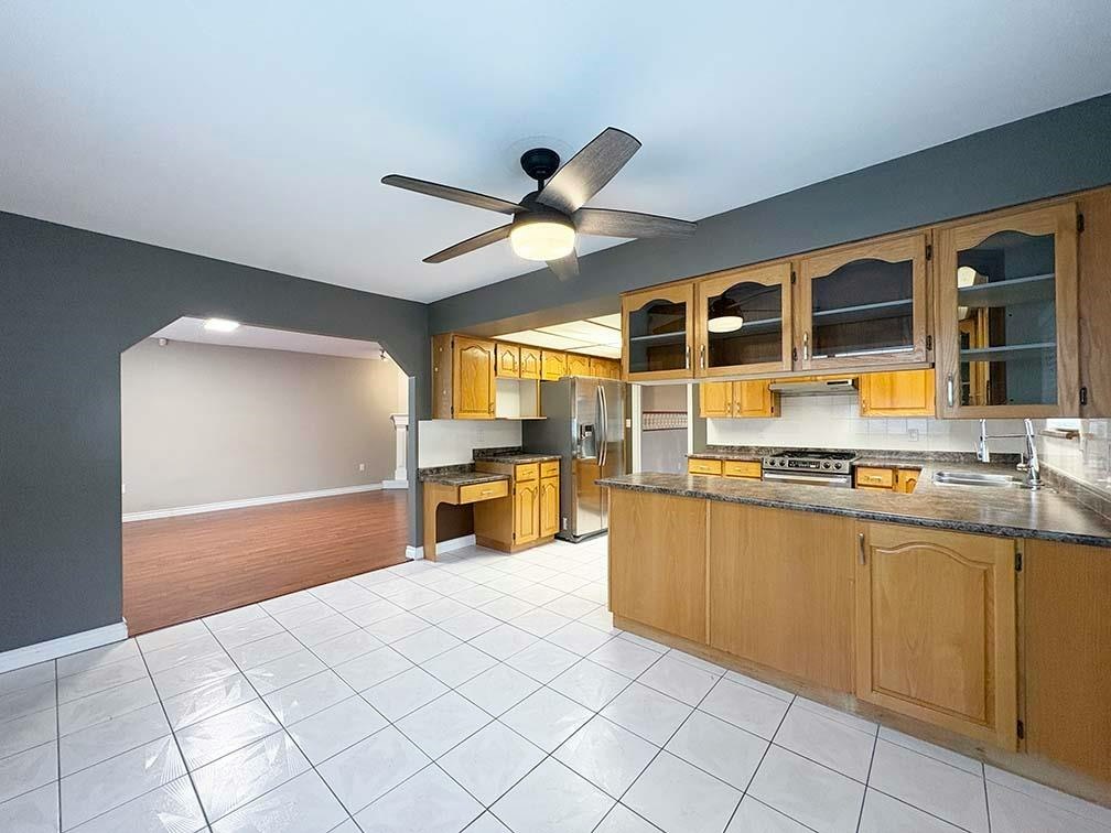 Upper-5225 Canada Way, Burnaby, BC, V5E 3N4 - 9