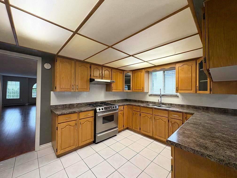 Upper-5225 Canada Way, Burnaby, BC, V5E 3N4 - 7