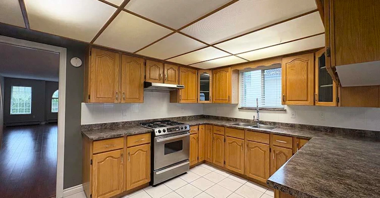 Upper-5225 Canada Way, Burnaby, BC, V5E 3N4 - 7