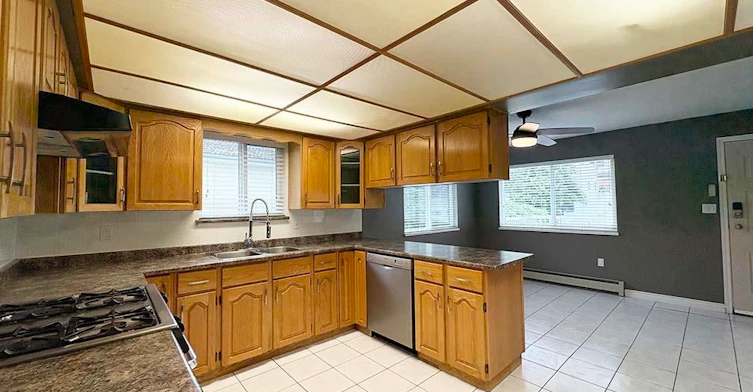 Upper-5225 Canada Way, Burnaby, BC, V5E 3N4 - 6