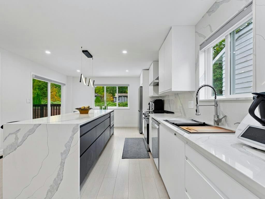 2045 Kirkstone Road, North Vancouver, BC, V7J 3M9 - 6
