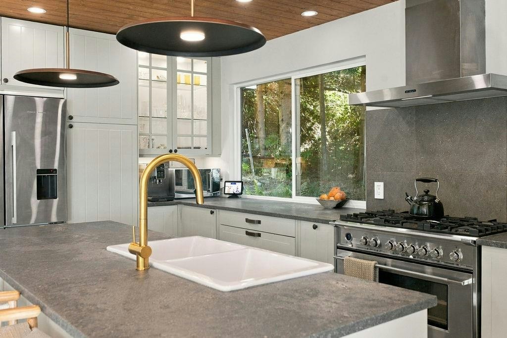 1991 Coach Road, Gibsons, BC, V0N 2W6 - 8