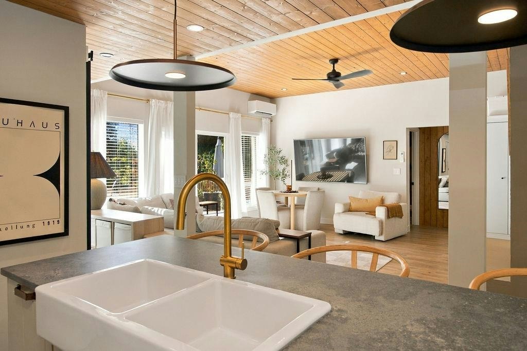 1991 Coach Road, Gibsons, BC, V0N 2W6 - 12
