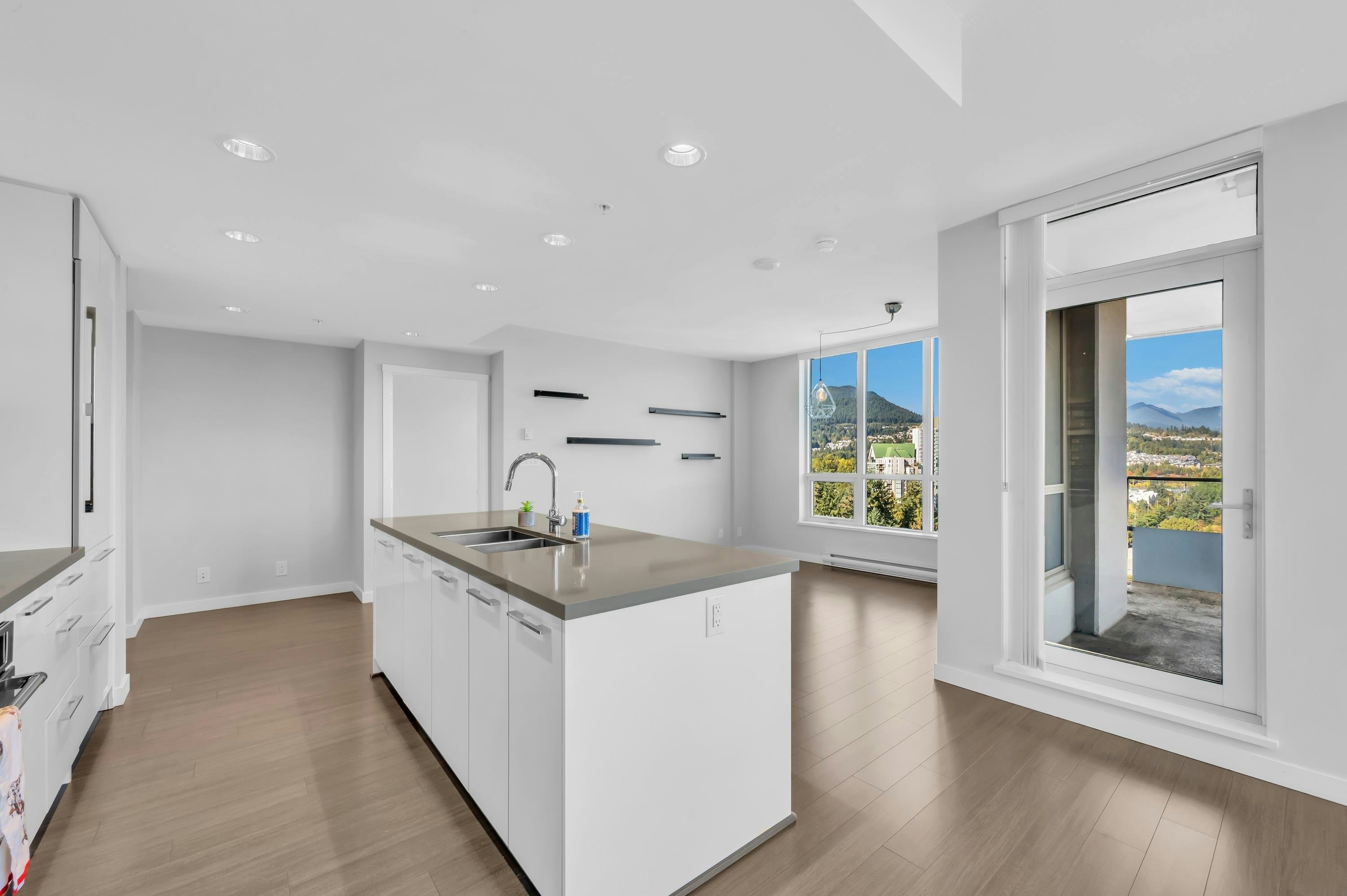 2001-3093 Windsor Gate, Coquitlam, BC, V3B 0N2 - 21
