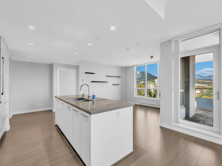 2001-3093 Windsor Gate, Coquitlam, BC, V3B 0N2 - 21
