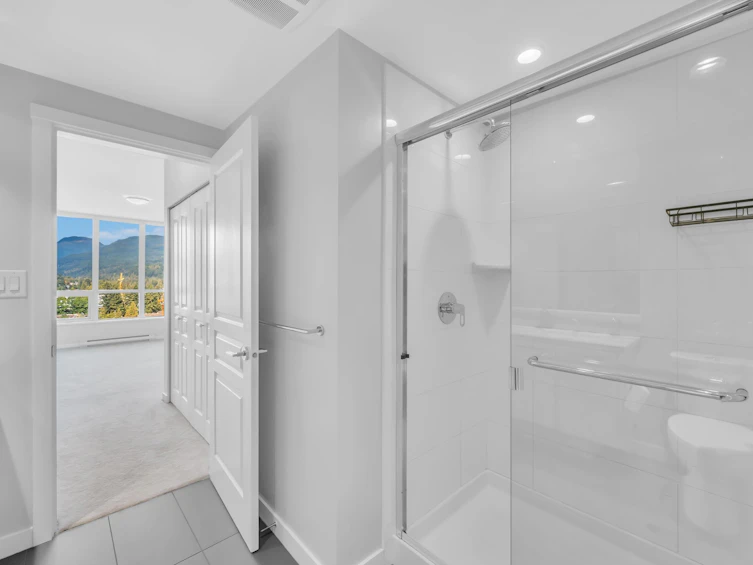 2001-3093 Windsor Gate, Coquitlam, BC, V3B 0N2 - 18