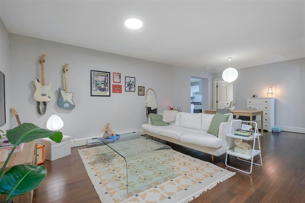 Suite-518 E 16th Street, North Vancouver, BC, V7L 2T6 2