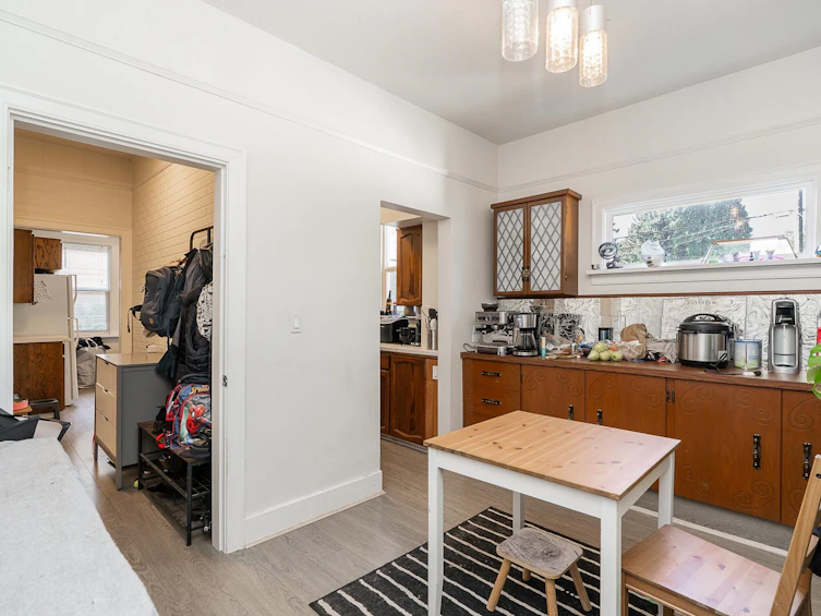 826 Westwood Street, Coquitlam, BC, V3C 3L2 - 10