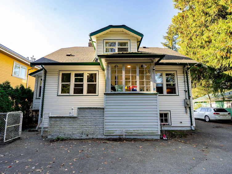 826 Westwood Street, Coquitlam, BC, V3C 3L2 - 2