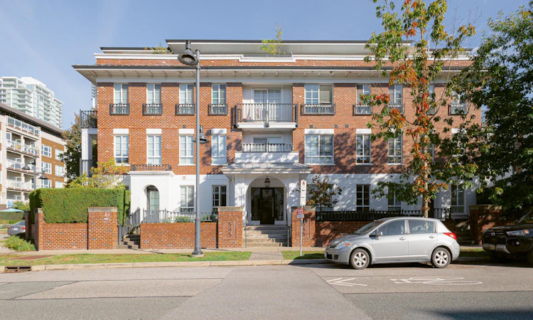 203-545 Foster Avenue