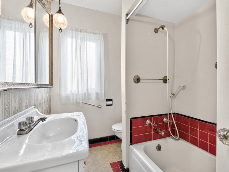 2345 W 18th Avenue, Vancouver, BC, V6L 1A7 - 18