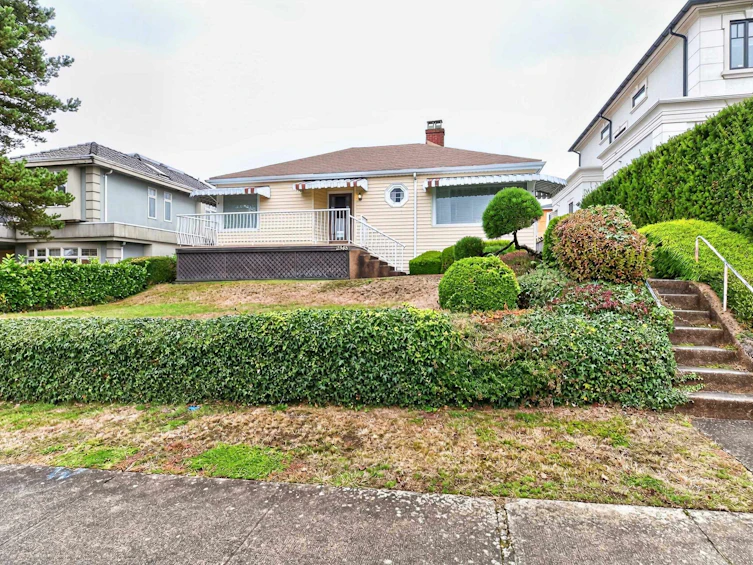 2345 W 18th Avenue, Vancouver, BC, V6L 1A7 - 2