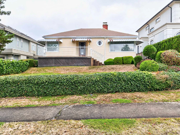 2345 W 18th Avenue, Vancouver, BC, V6L 1A7