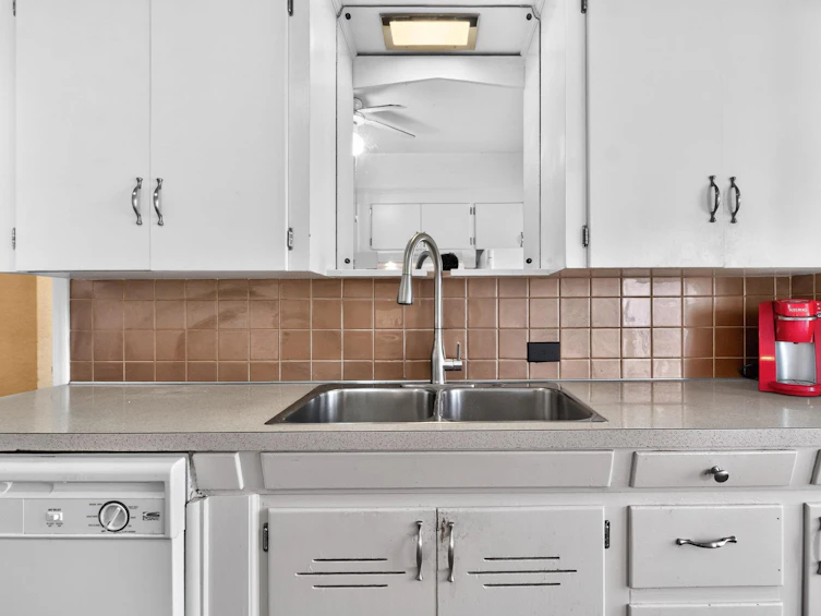 2345 W 18th Avenue, Vancouver, BC, V6L 1A7 - 17