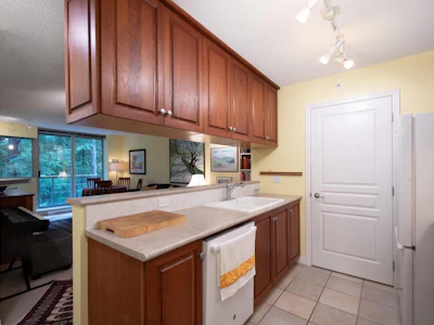 805-5639 Hampton Place - 2