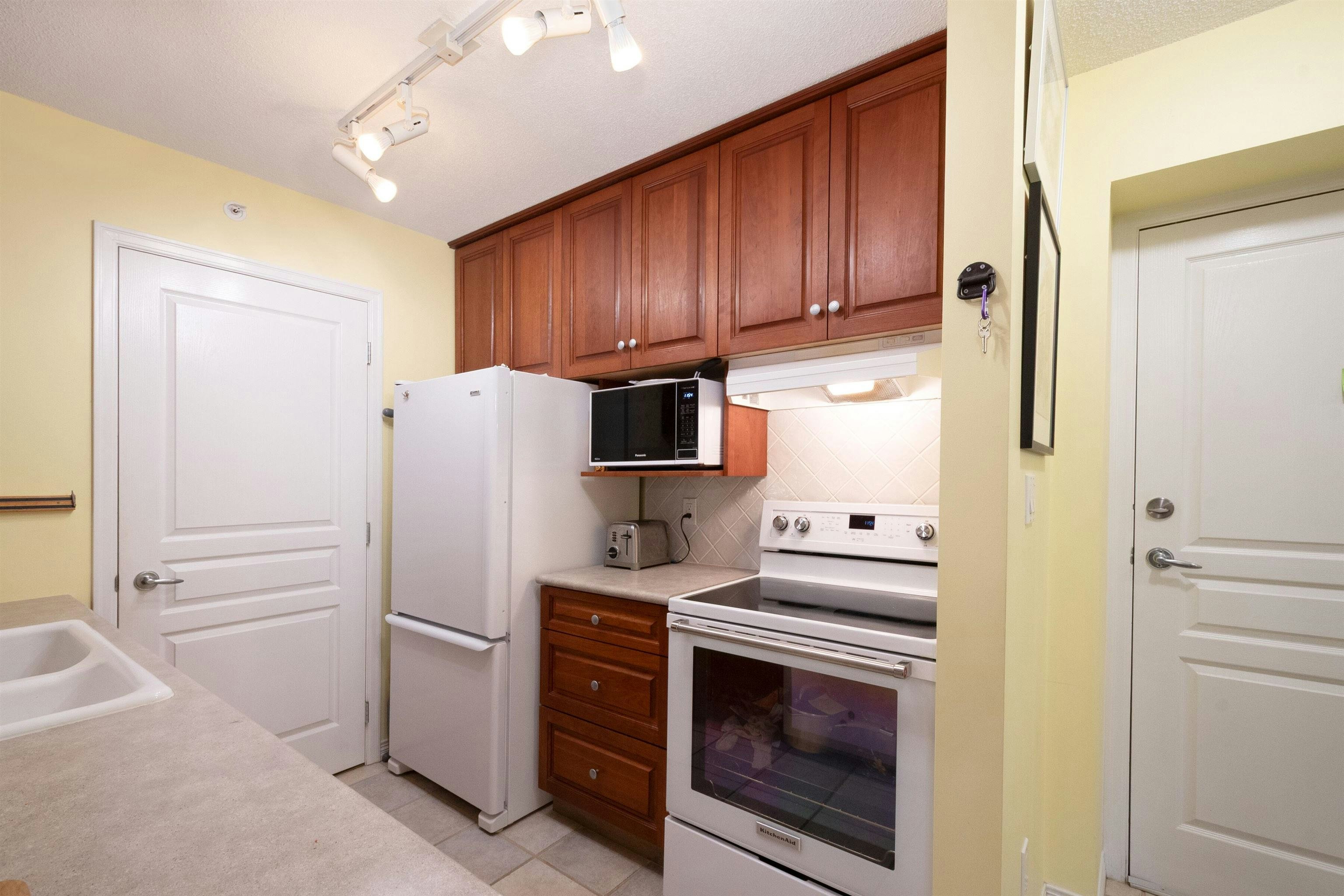 805-5639 Hampton Place - 4