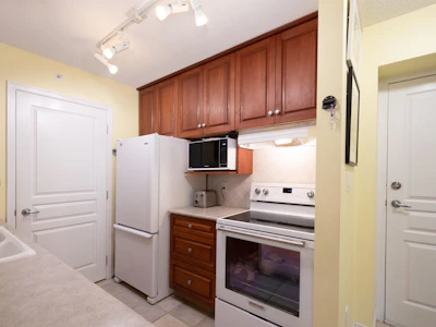 805-5639 Hampton Place - 4