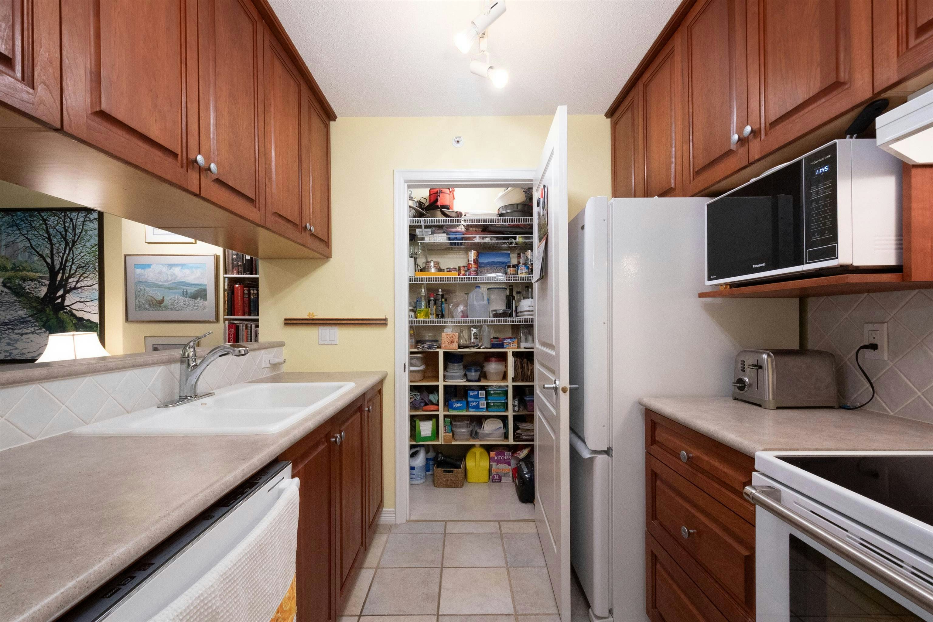 805-5639 Hampton Place - 3
