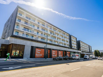 614-3075 Murray Street - 2