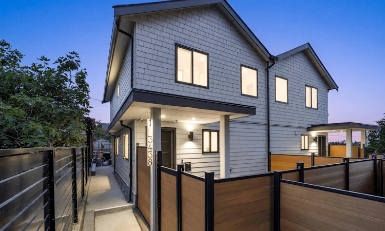 1-3438 Triumph Street
