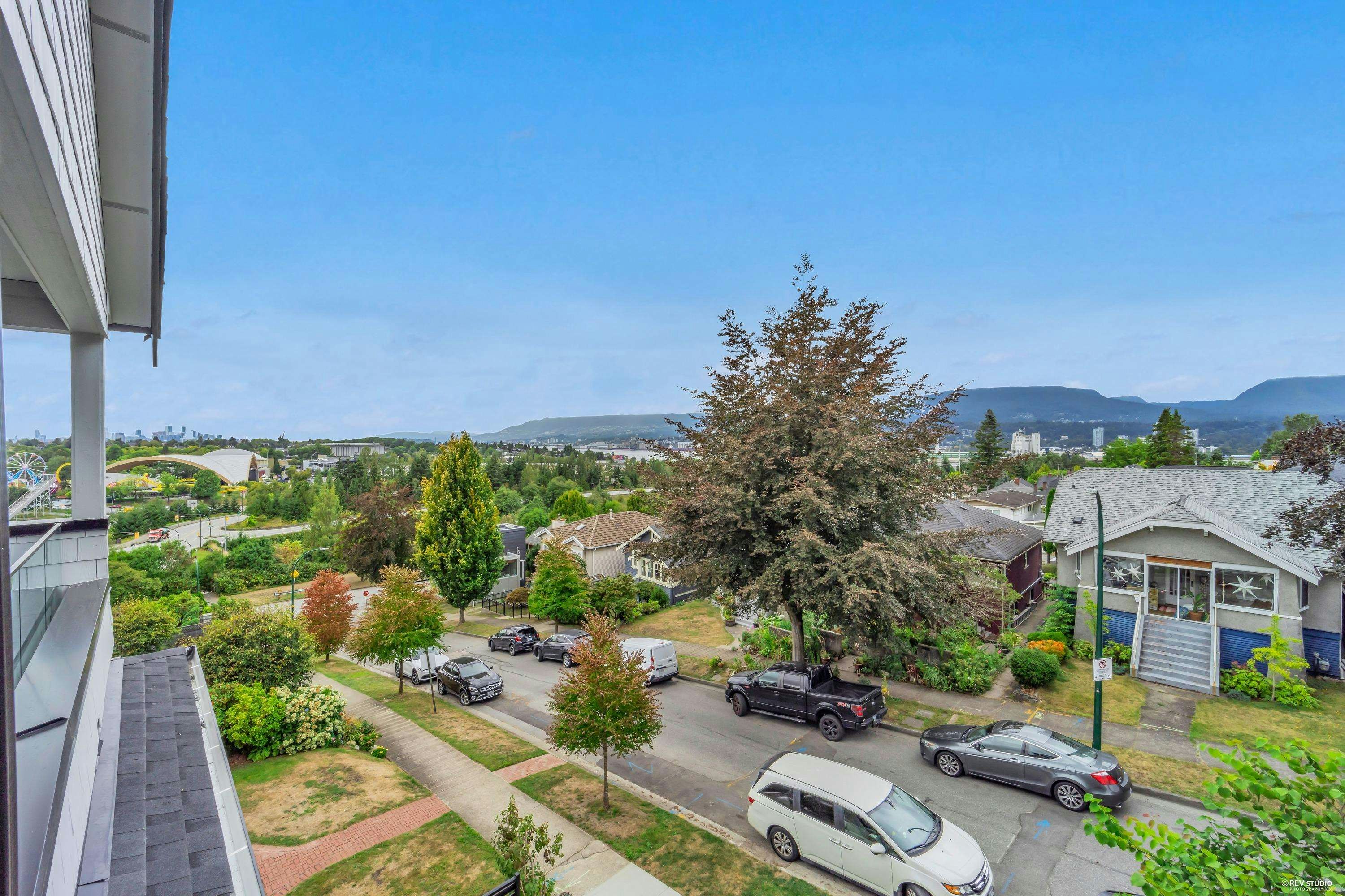 1-3436 Triumph Street, Vancouver, BC, V5K 1T8