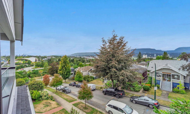 1-3436 Triumph Street