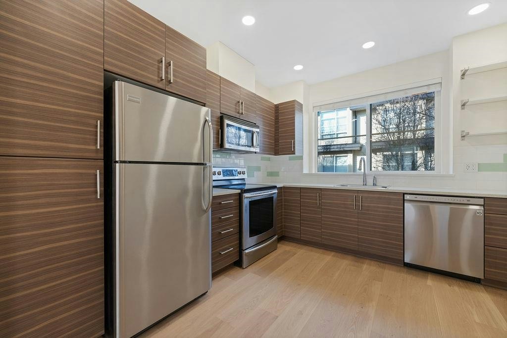 39-19477 72a Avenue - 5