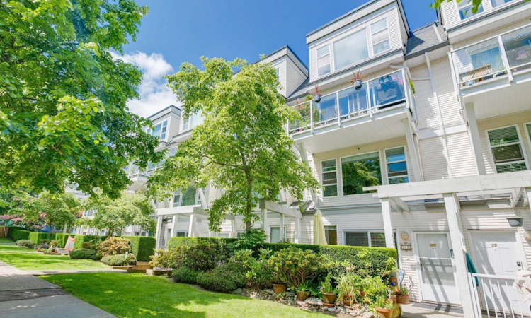 26-2723 E Kent North Avenue