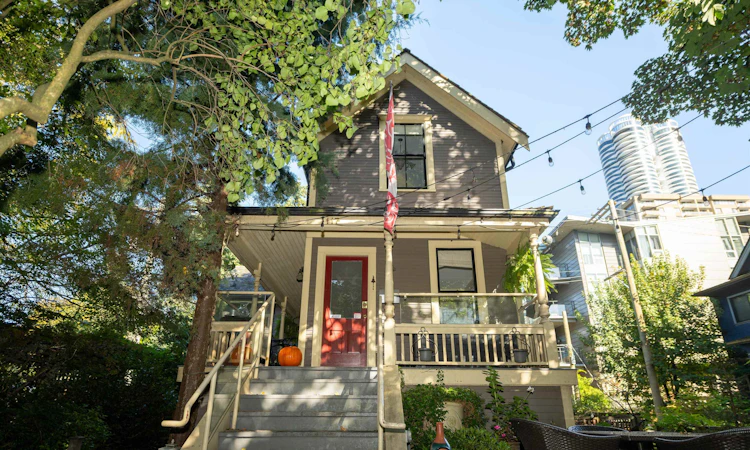 1119 Pendrell Street