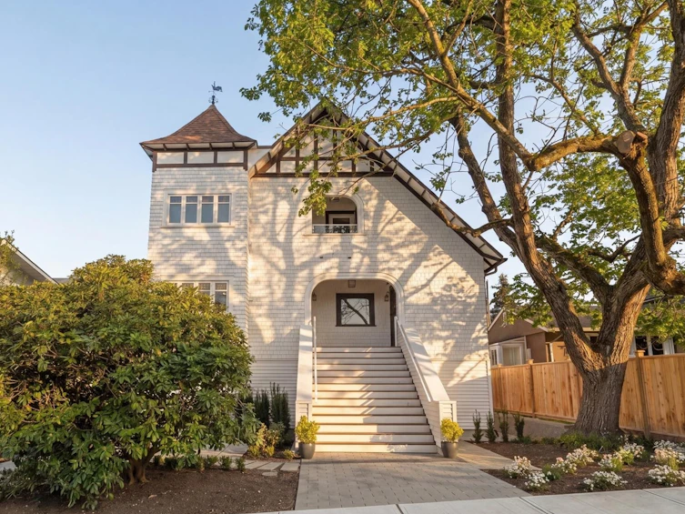 1-326 W 14th Street, North Vancouver, BC, V7M 1P6