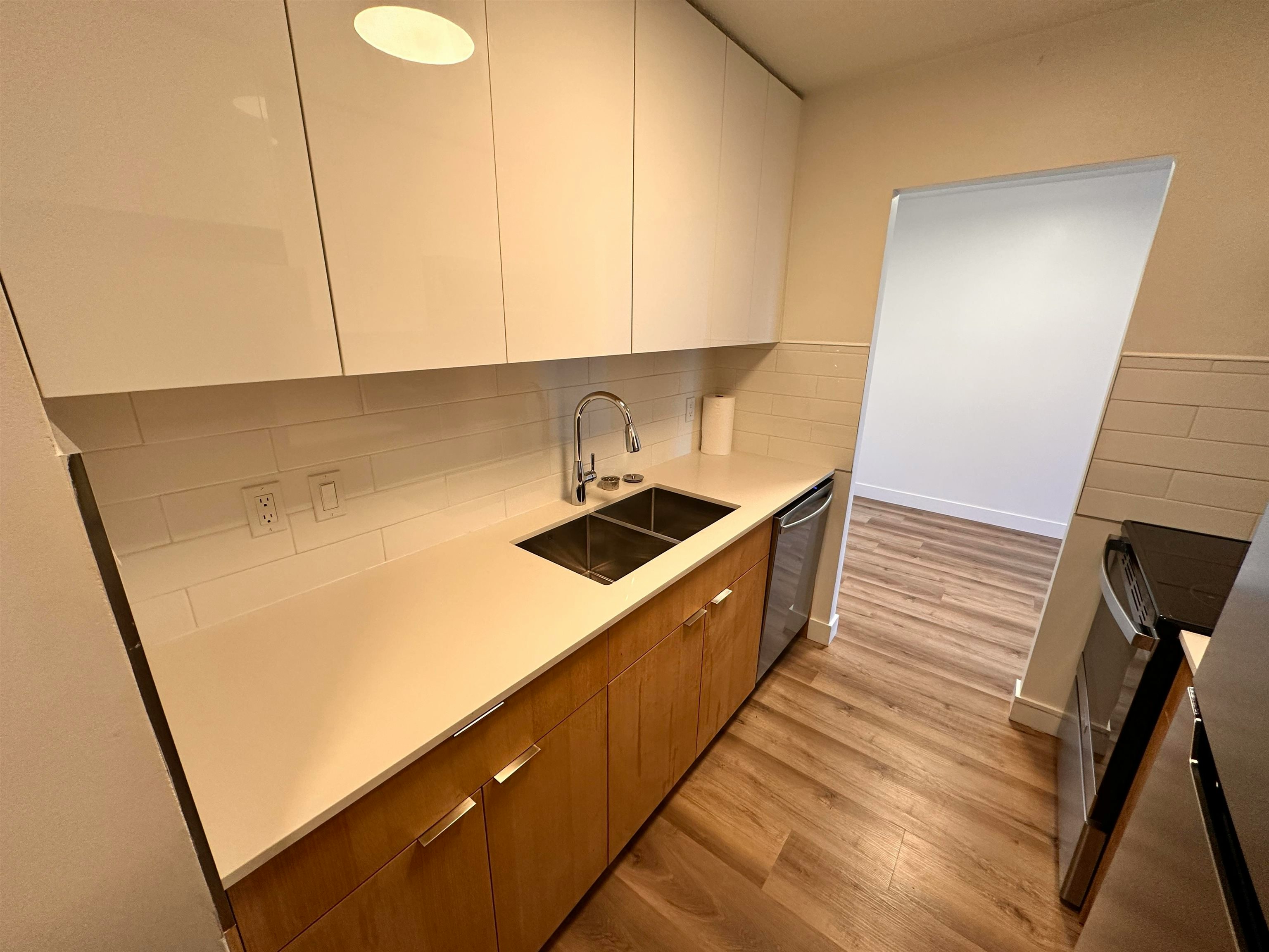 606-4200 Mayberry Street, Burnaby, BC, V5H 4A7 - 2