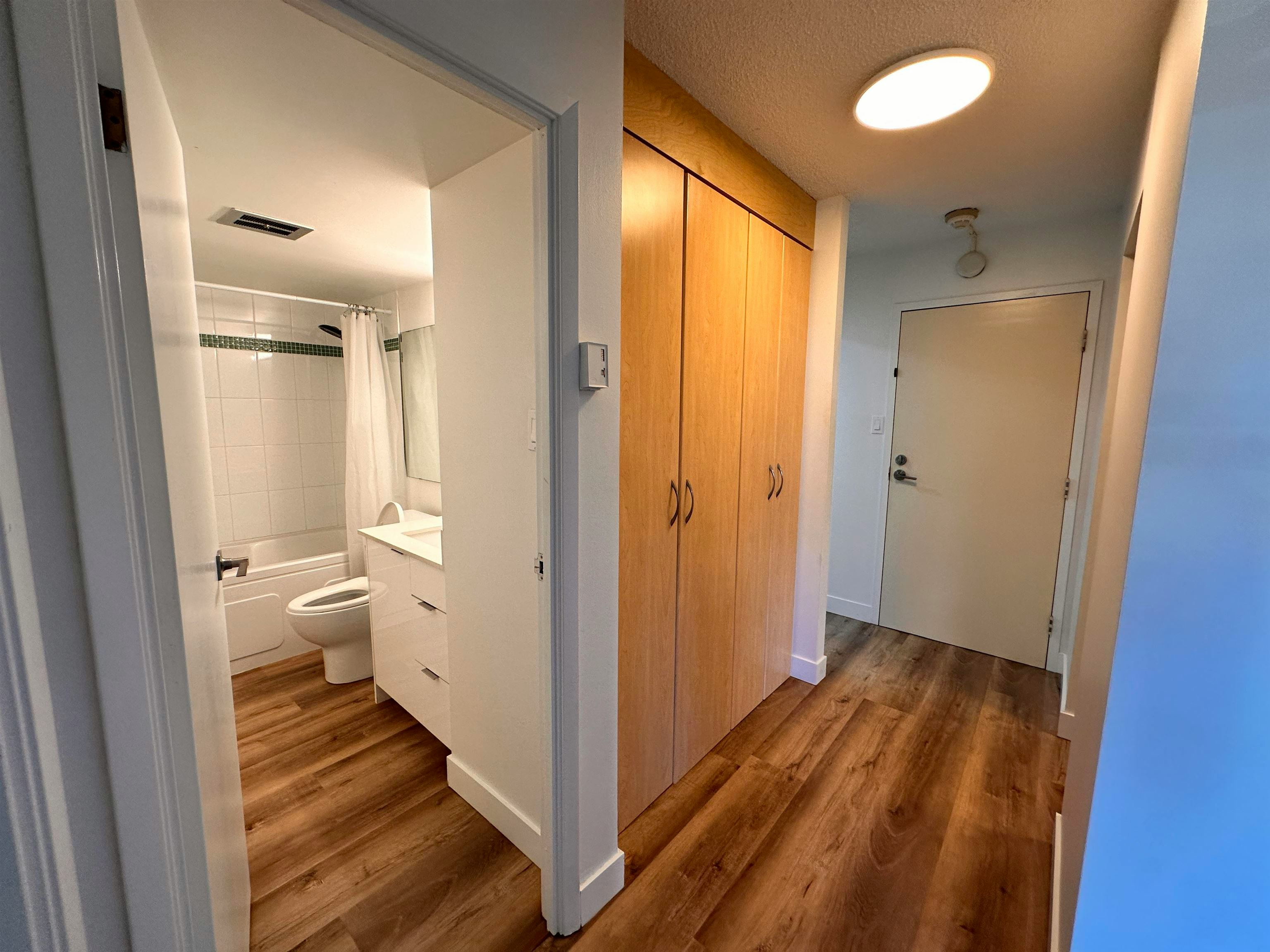 606-4200 Mayberry Street, Burnaby, BC, V5H 4A7 - 8