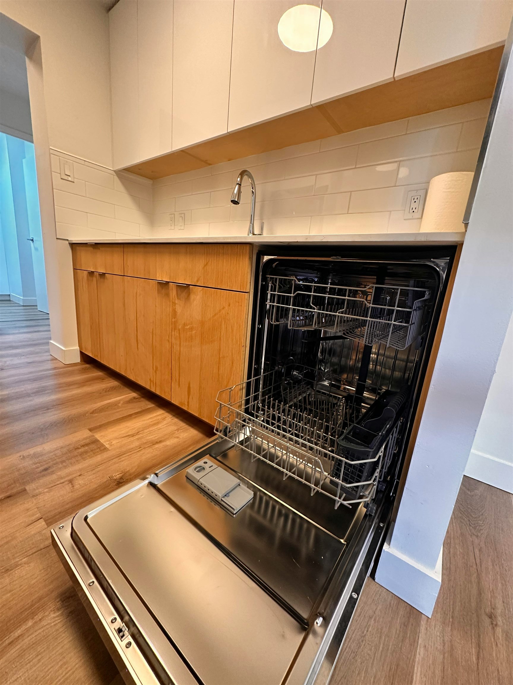 606-4200 Mayberry Street, Burnaby, BC, V5H 4A7 - 16