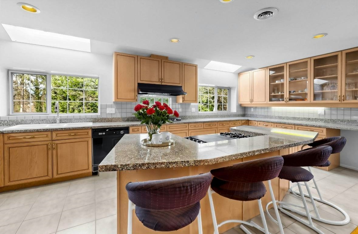 8022 Lakefield Drive, Burnaby, BC, V5E 3W8 - 11