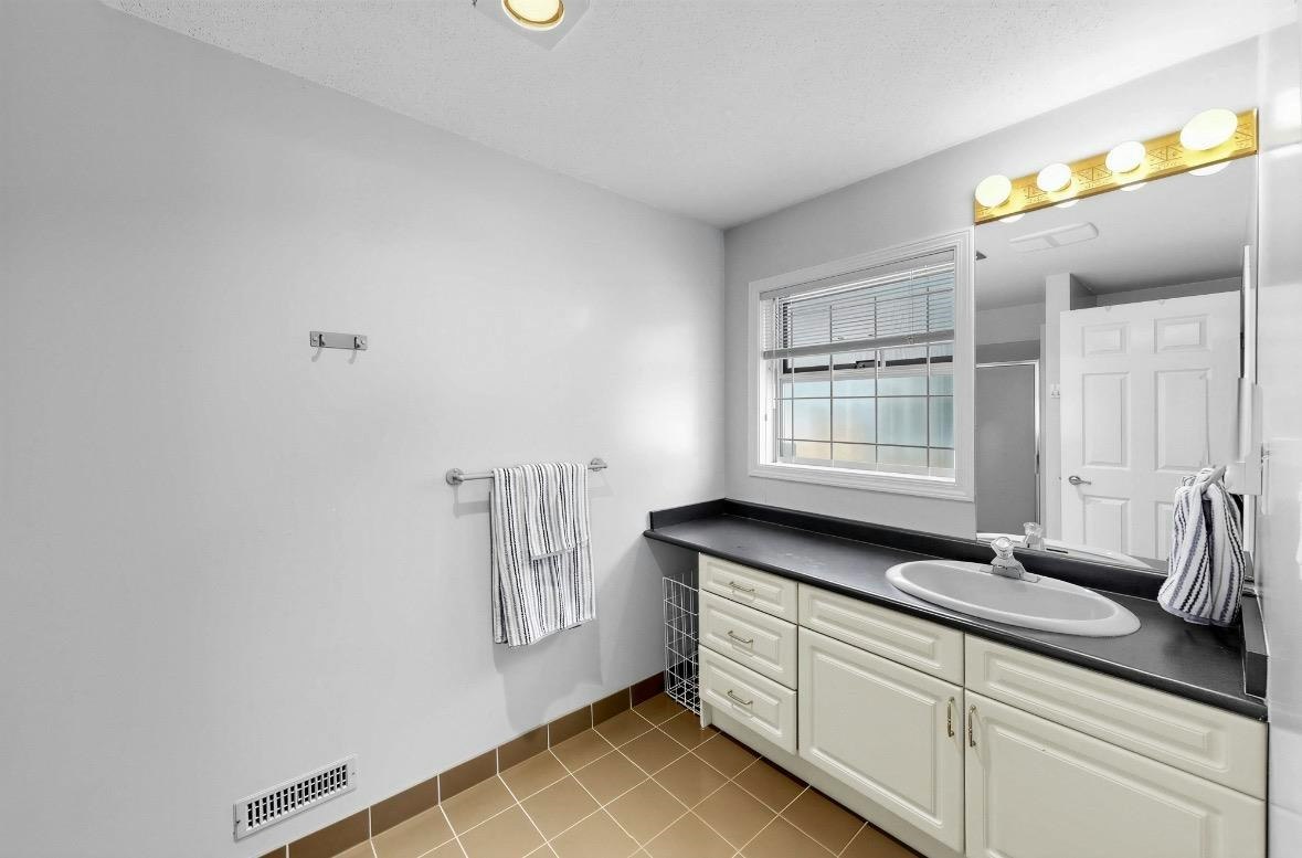 8022 Lakefield Drive, Burnaby, BC, V5E 3W8 - 30