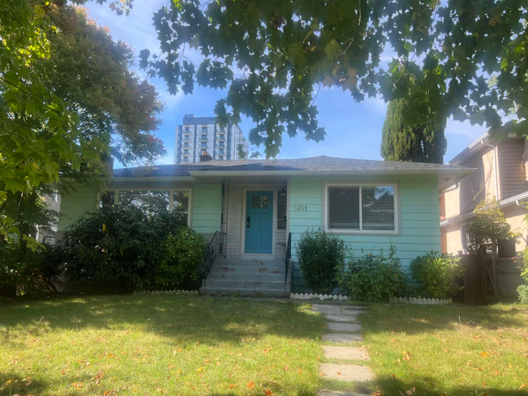 5491 Elizabeth Street, Vancouver, BC, V5X 3M3