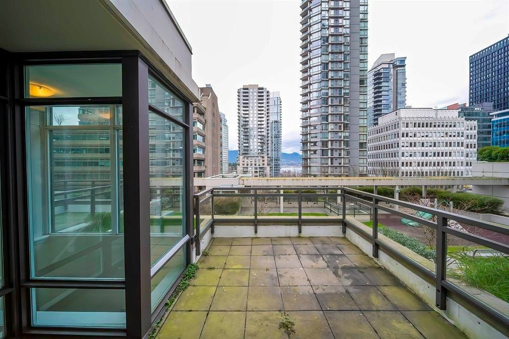 303-1211 Melville Street, Vancouver, BC, V6E 0A7 - 24
