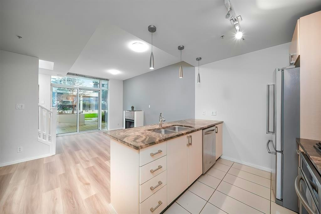 303-1211 Melville Street, Vancouver, BC, V6E 0A7 - 12